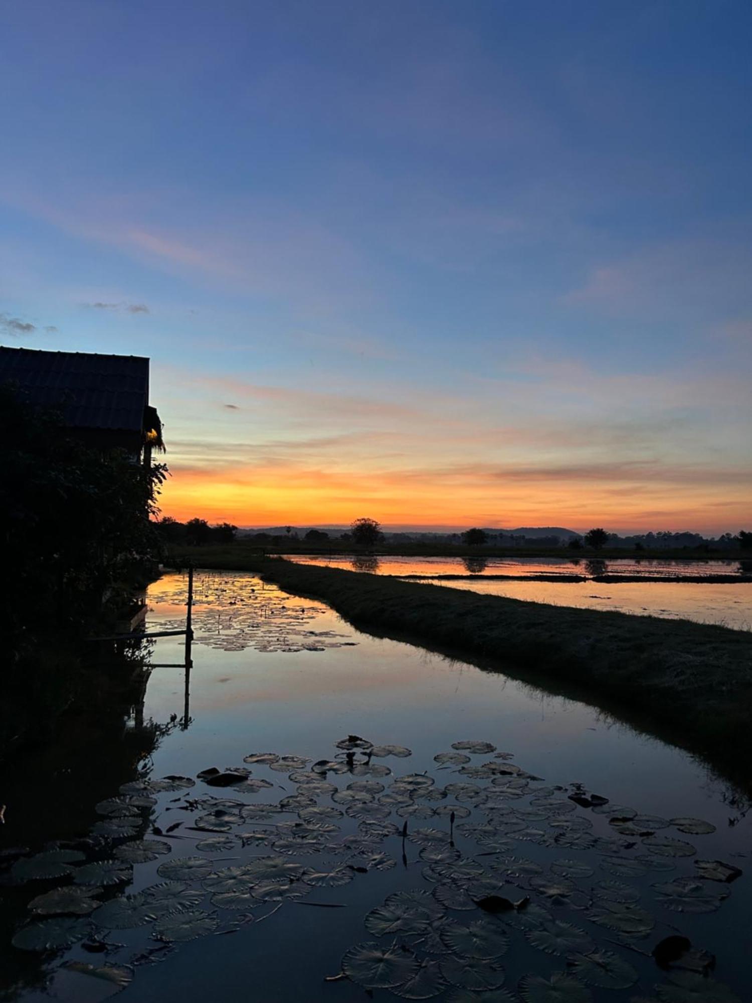 บ้านกลางเกาะ รีสอร์ท ウタイターニー エクステリア 写真